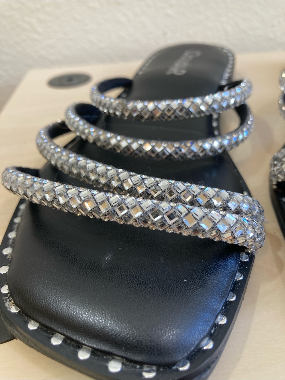 CloudAiR Black Rhinestone Flat Sandals Size 6.5 Strappy - Picture 4 of 10
